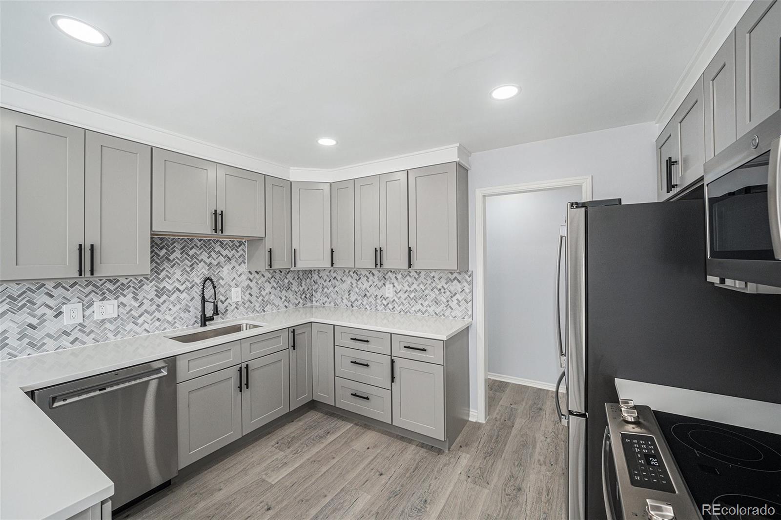 MLS Image #6 for 2203 s holly street,denver, Colorado