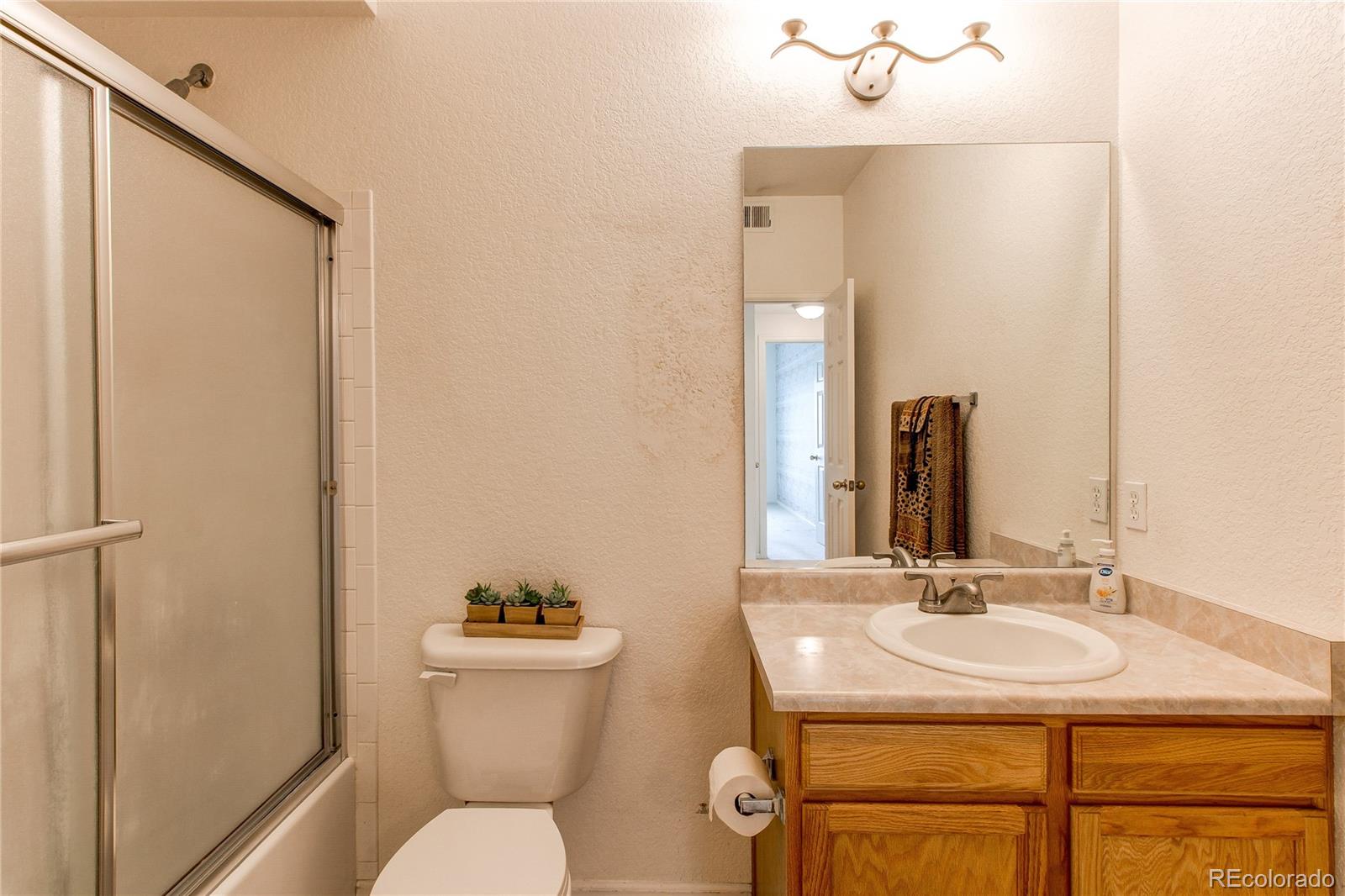 MLS Image #22 for 908 s yampa street,aurora, Colorado