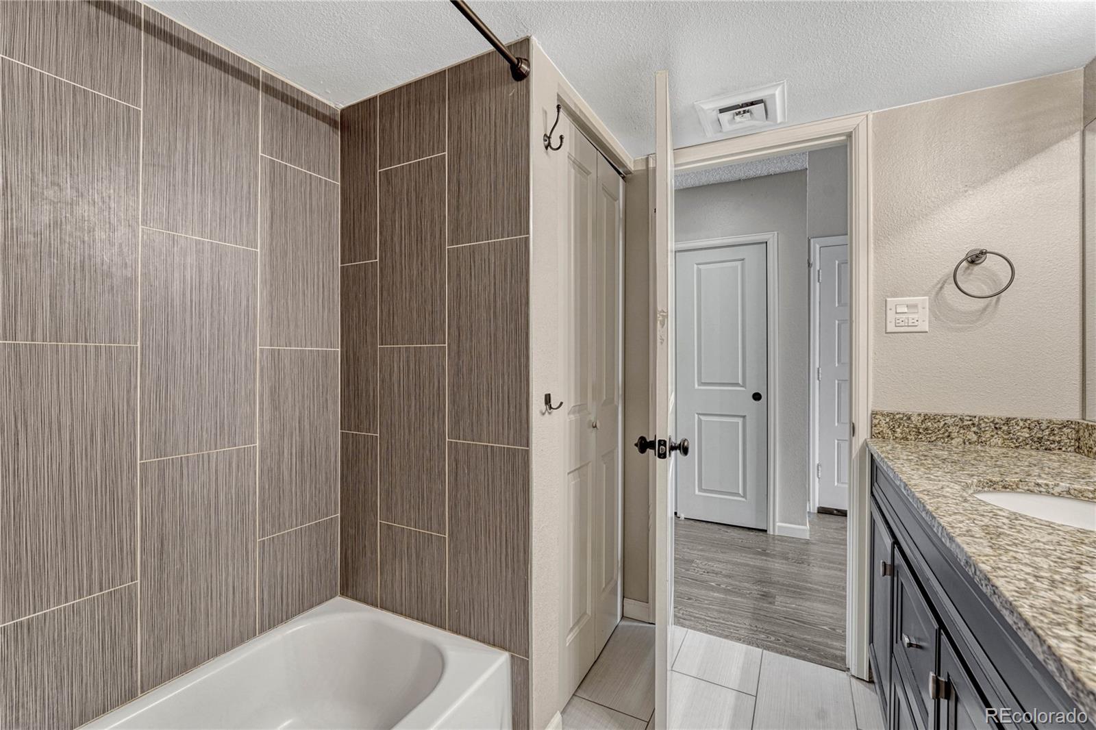 MLS Image #14 for 3337 s monaco parkway,denver, Colorado