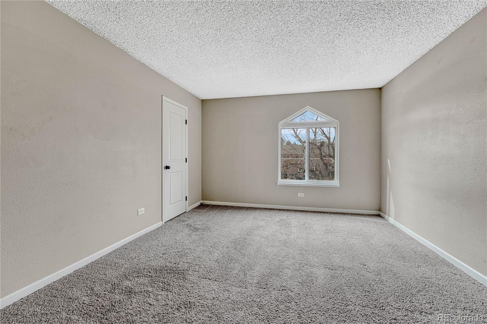 MLS Image #15 for 3337 s monaco parkway,denver, Colorado