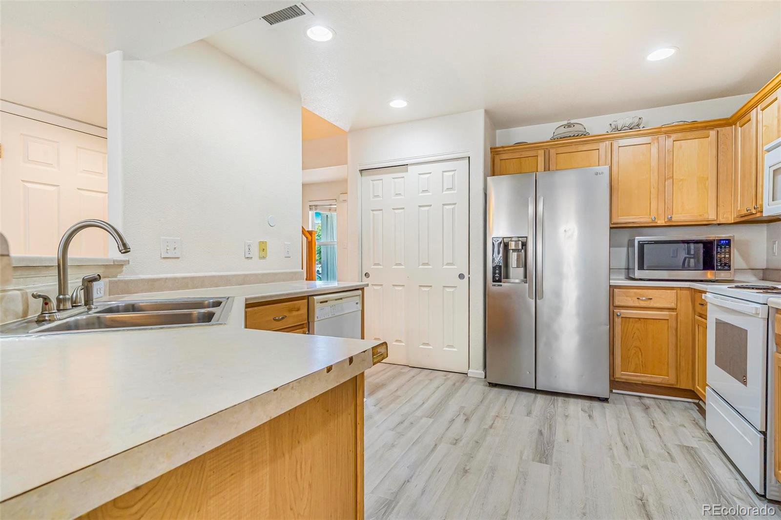 MLS Image #5 for 5895  biscay street,denver, Colorado