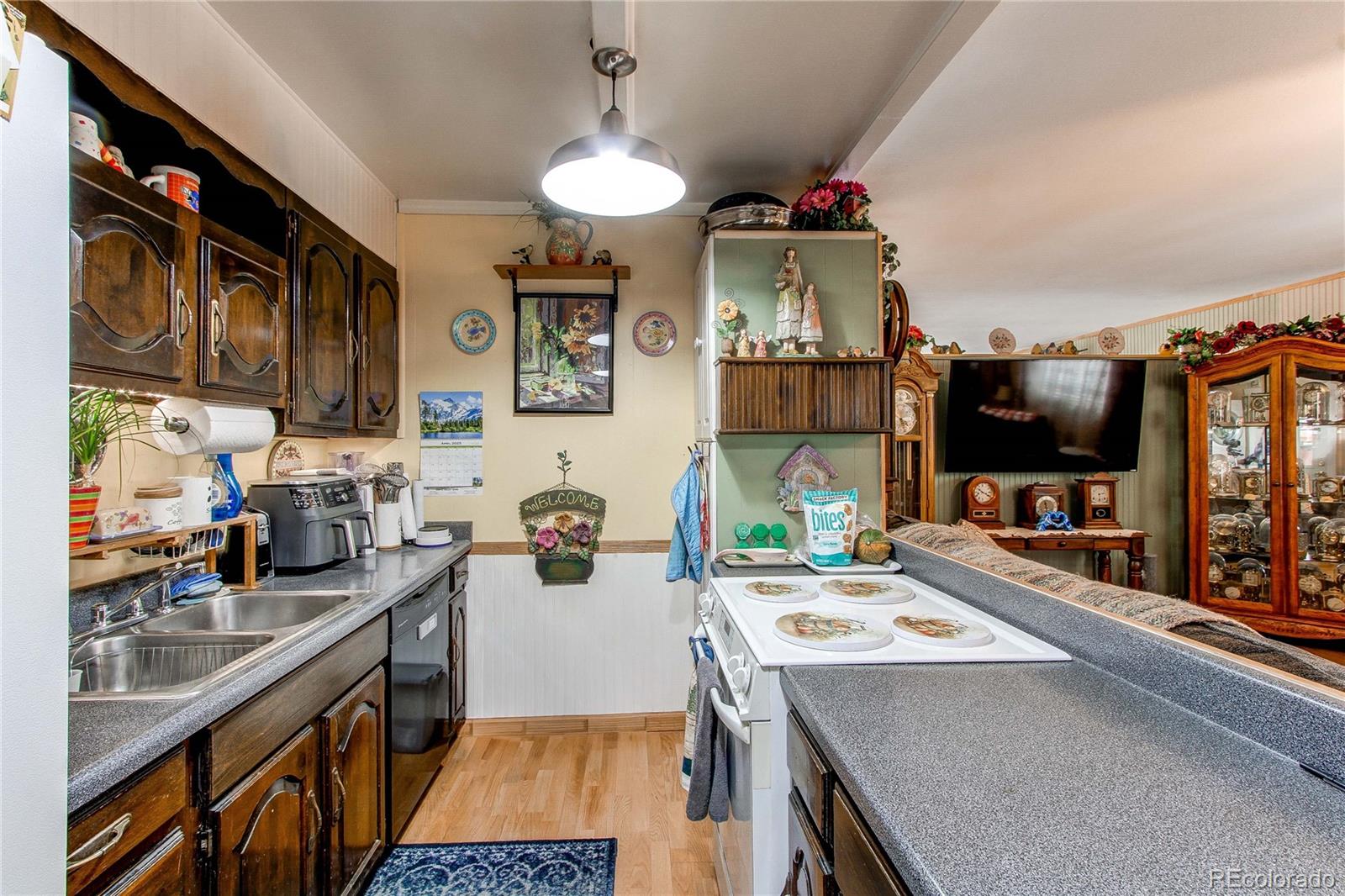 MLS Image #13 for 840  essex drive,denver, Colorado