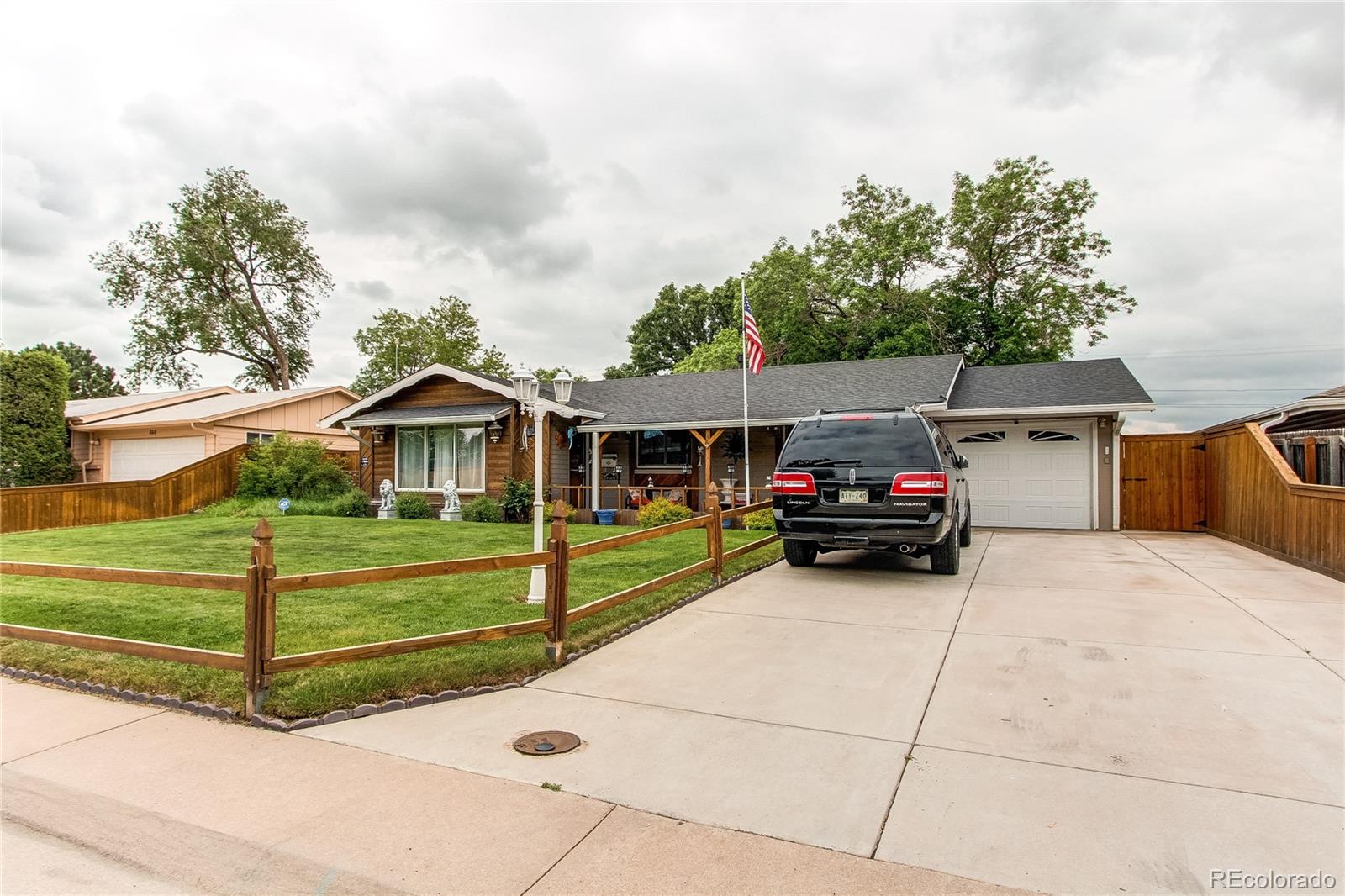 MLS Image #2 for 840  essex drive,denver, Colorado