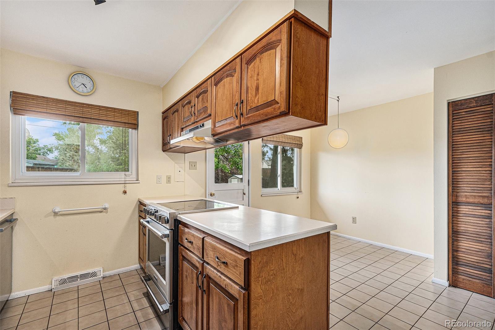 MLS Image #11 for 2743 s reading court,denver, Colorado