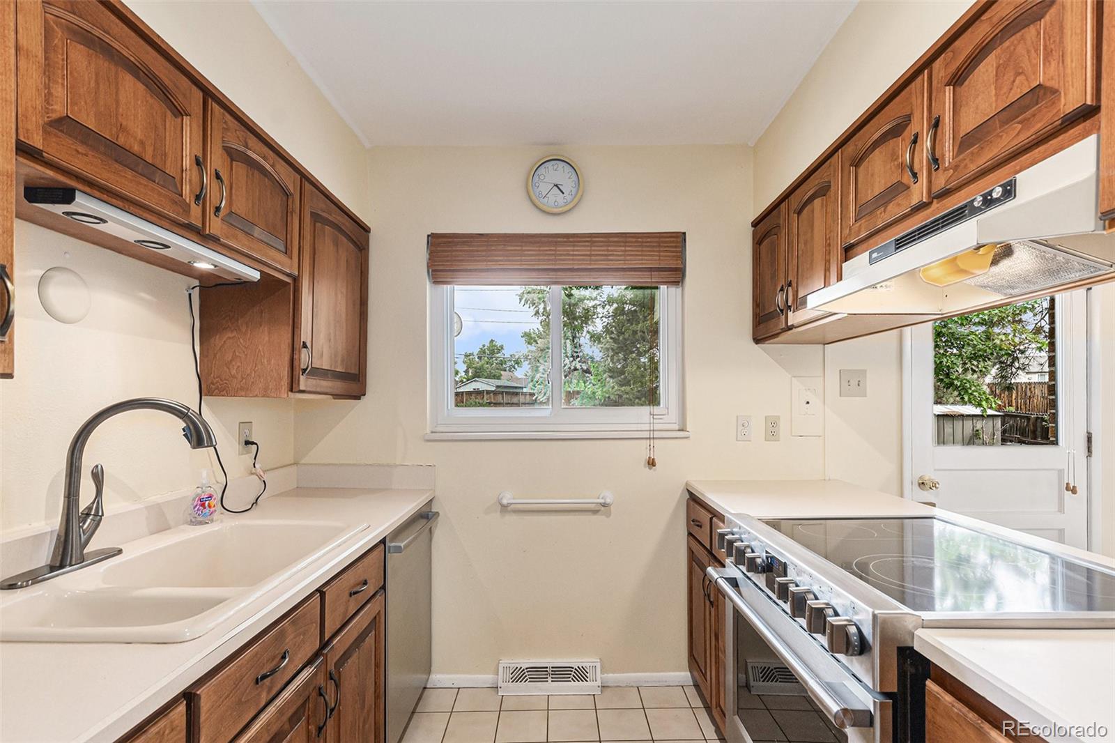 MLS Image #13 for 2743 s reading court,denver, Colorado