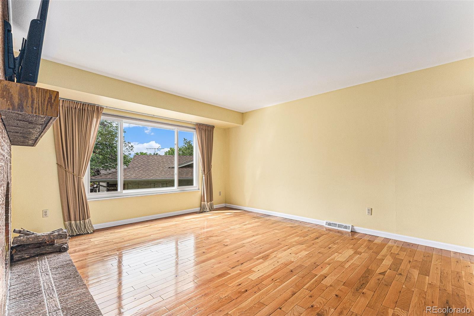 MLS Image #4 for 2743 s reading court,denver, Colorado