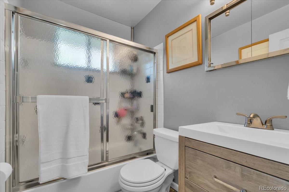 MLS Image #13 for 1648 s locust street,denver, Colorado