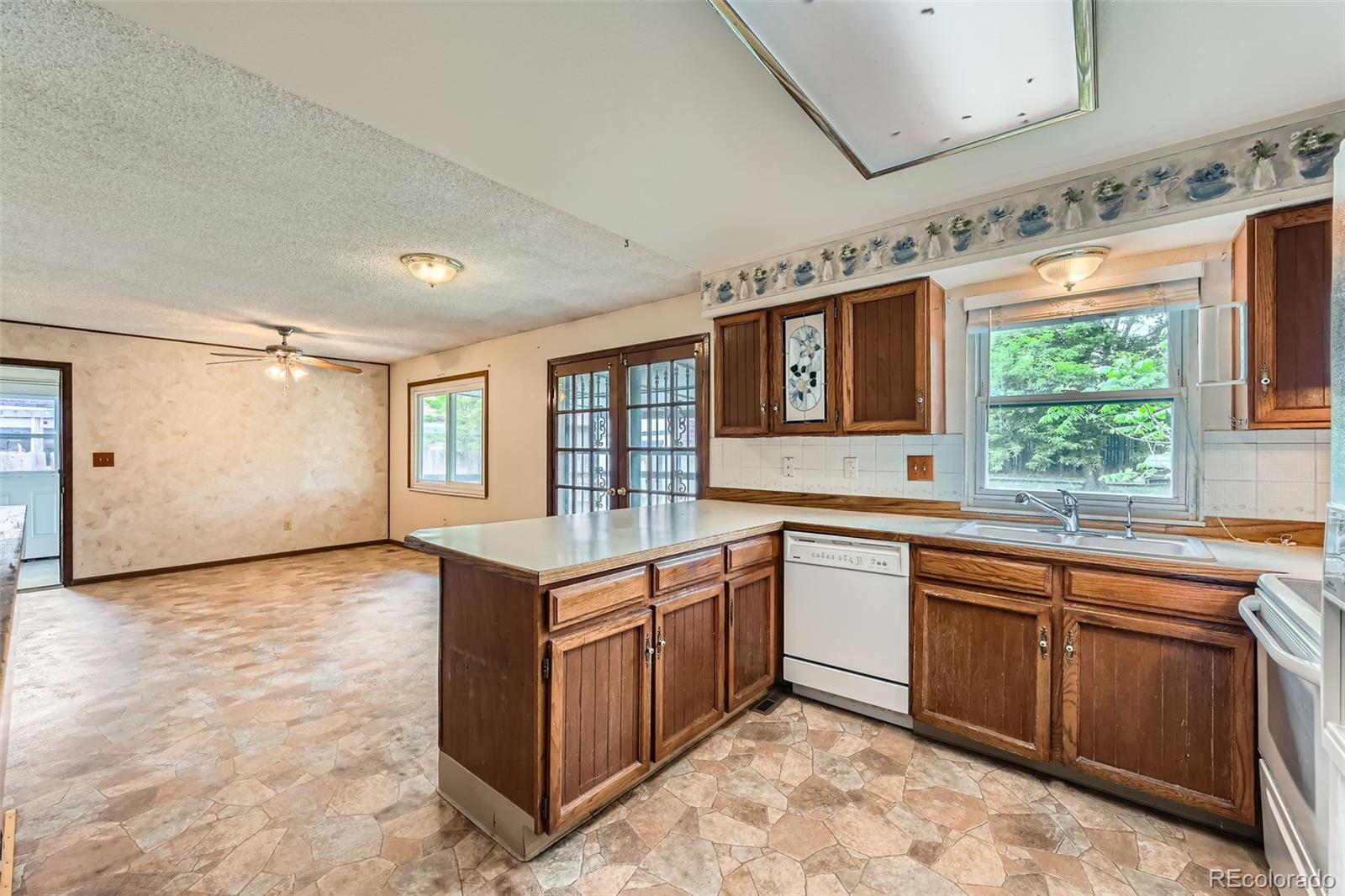 MLS Image #5 for 1431 s chambers circle,aurora, Colorado