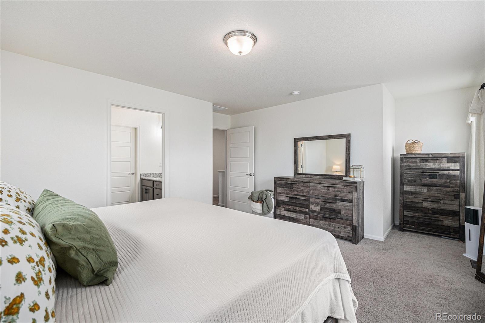 MLS Image #18 for 20000 e 40th avenue,denver, Colorado