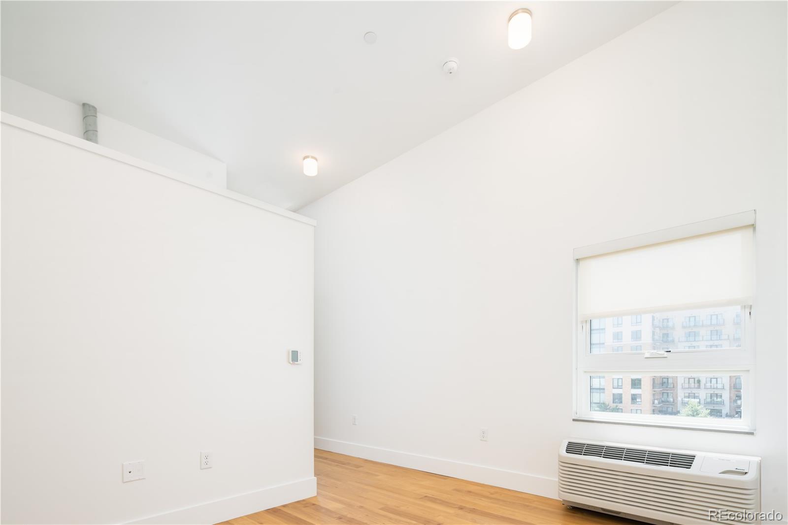 MLS Image #11 for 135 n adams street,denver, Colorado