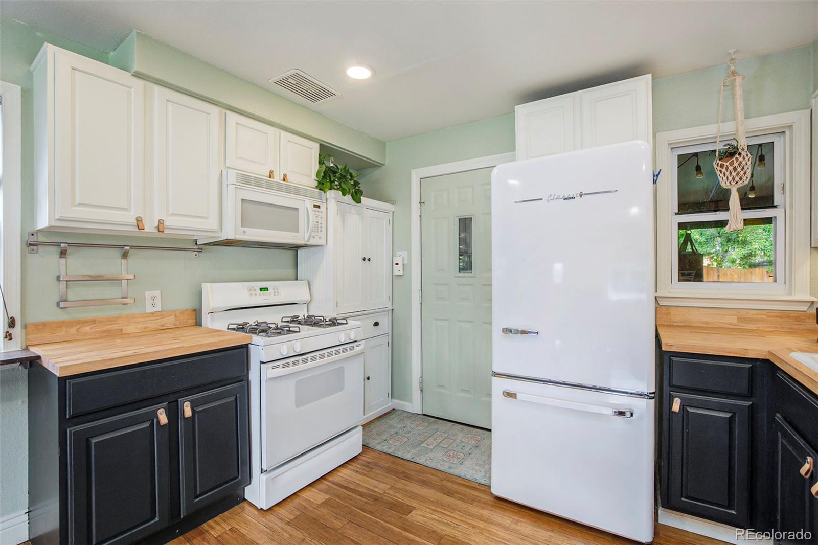 MLS Image #8 for 2595 s irving street,denver, Colorado