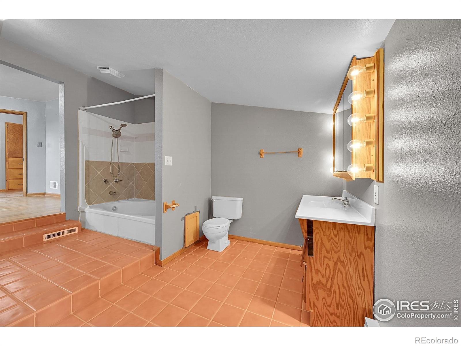 MLS Image #13 for 23003  county road 39 ,la salle, Colorado