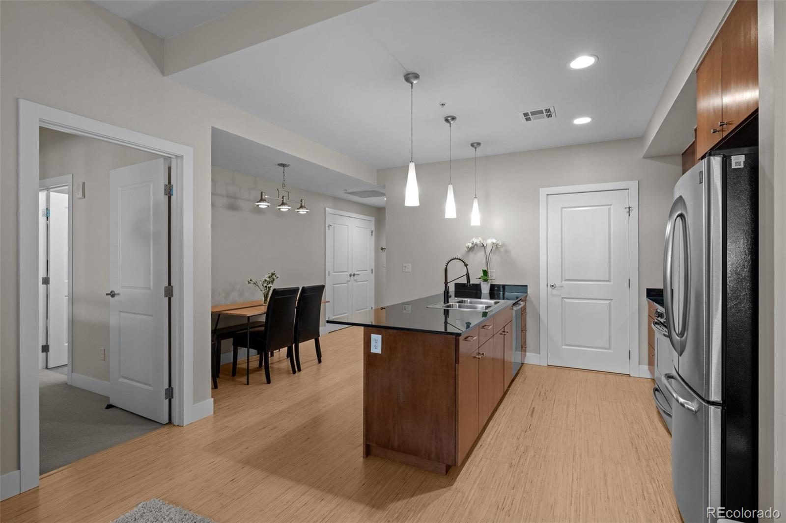 MLS Image #10 for 2001  lincoln street,denver, Colorado