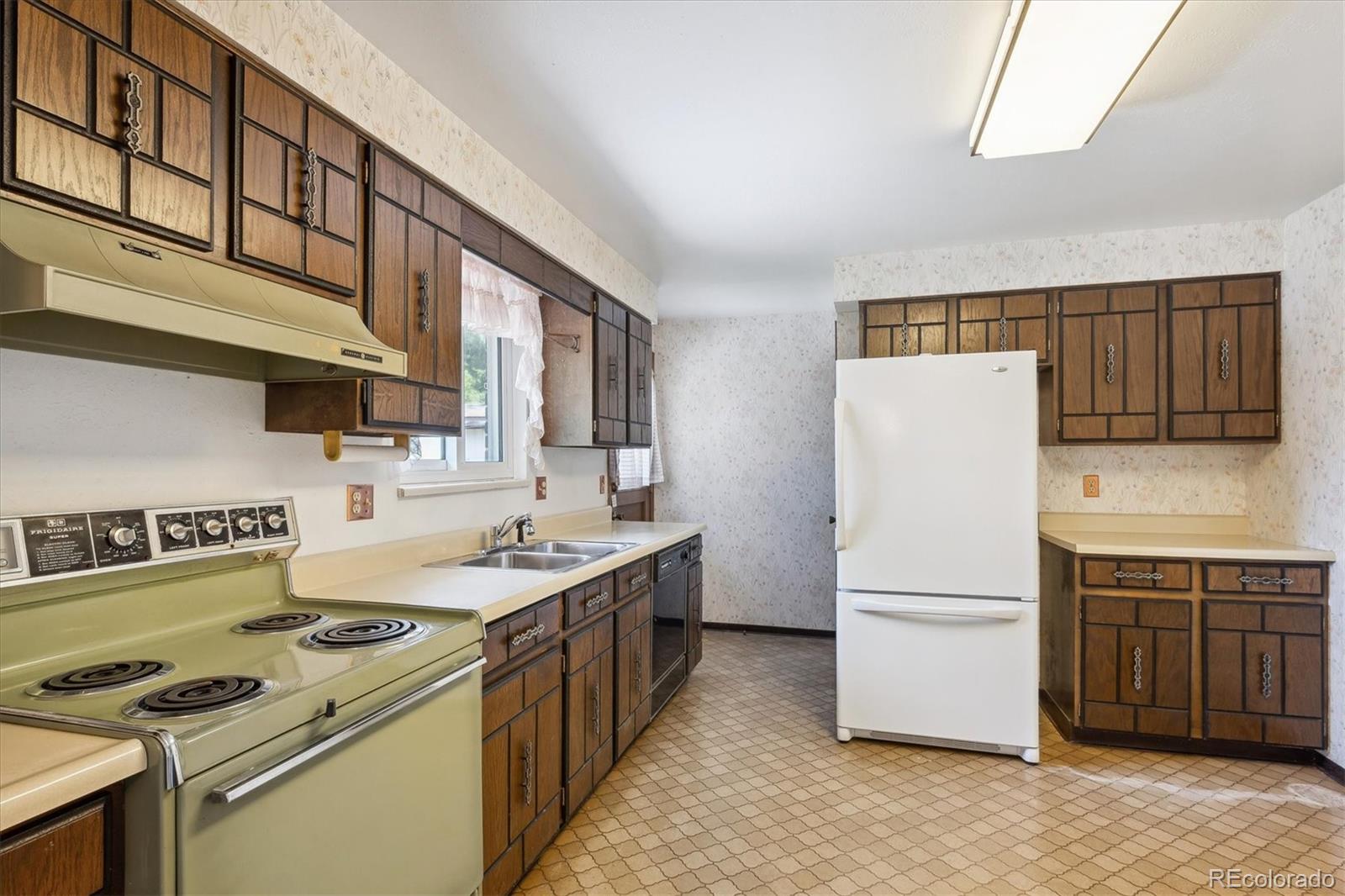 MLS Image #18 for 352 s peoria circle,aurora, Colorado