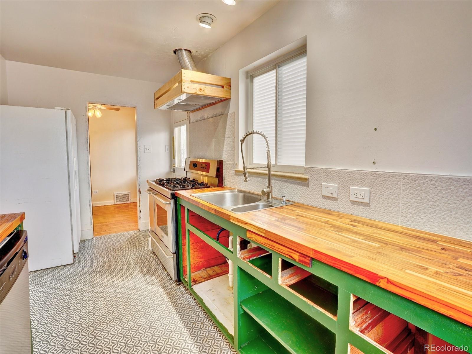 MLS Image #6 for 1600  xanthia street,denver, Colorado