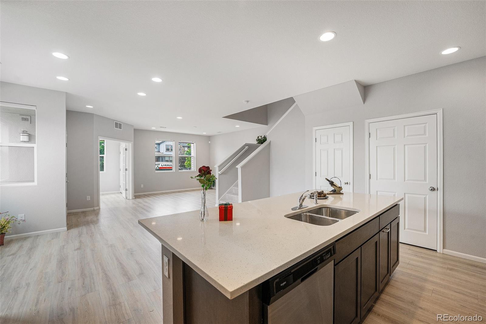 MLS Image #10 for 4760  kittredge street,denver, Colorado