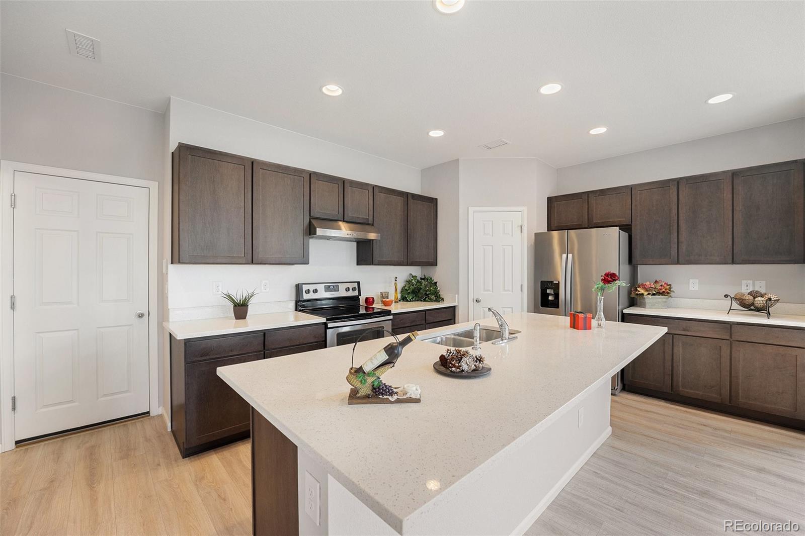MLS Image #11 for 4760  kittredge street,denver, Colorado