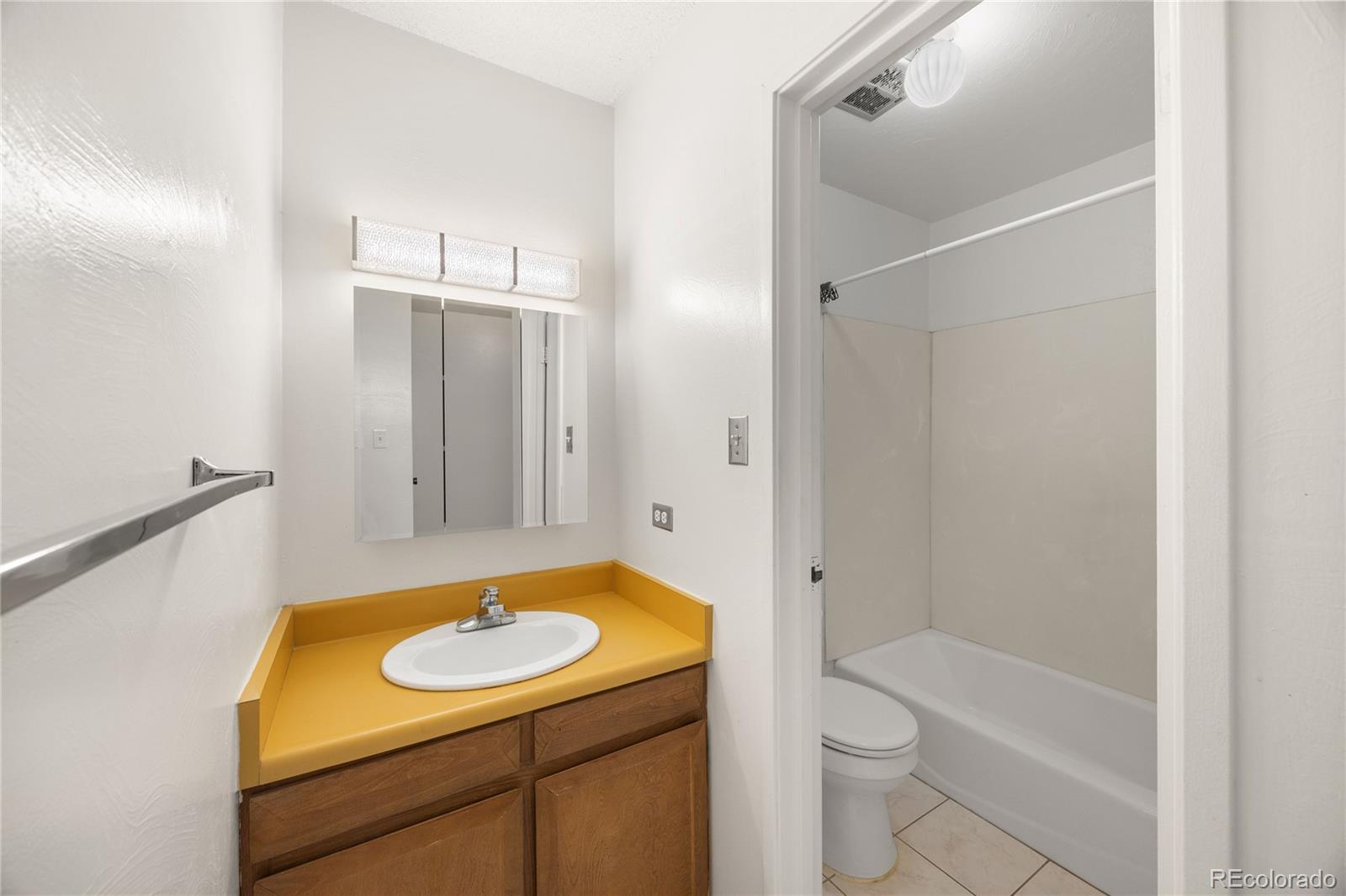 MLS Image #5 for 2150 s vaughn way,aurora, Colorado