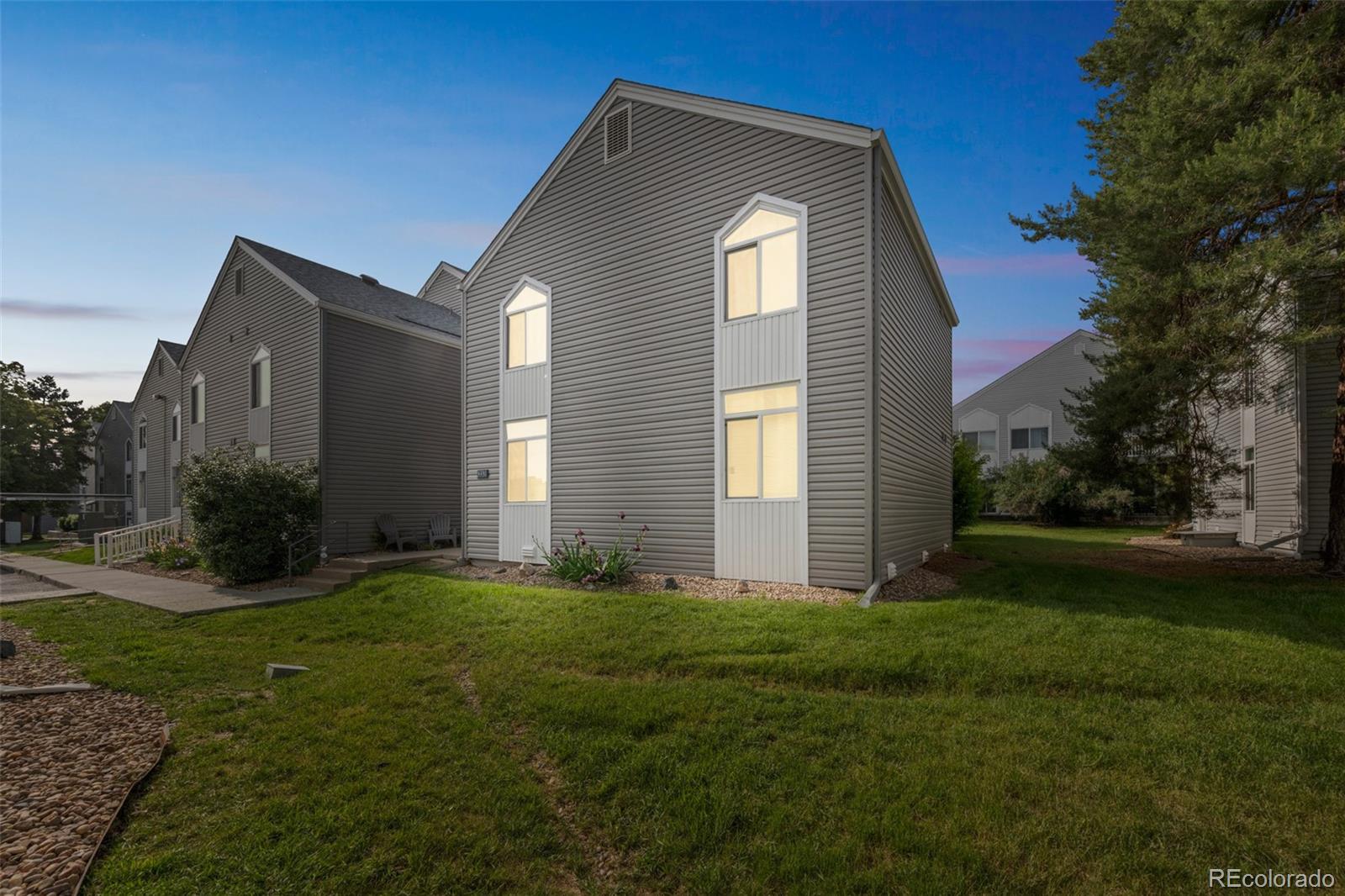 MLS Image #13 for 3331 s monaco parkway,denver, Colorado