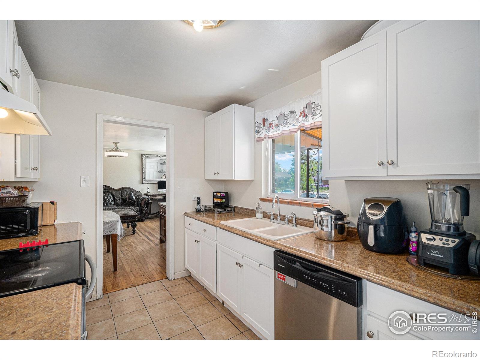 MLS Image #10 for 547 s eliot street,denver, Colorado