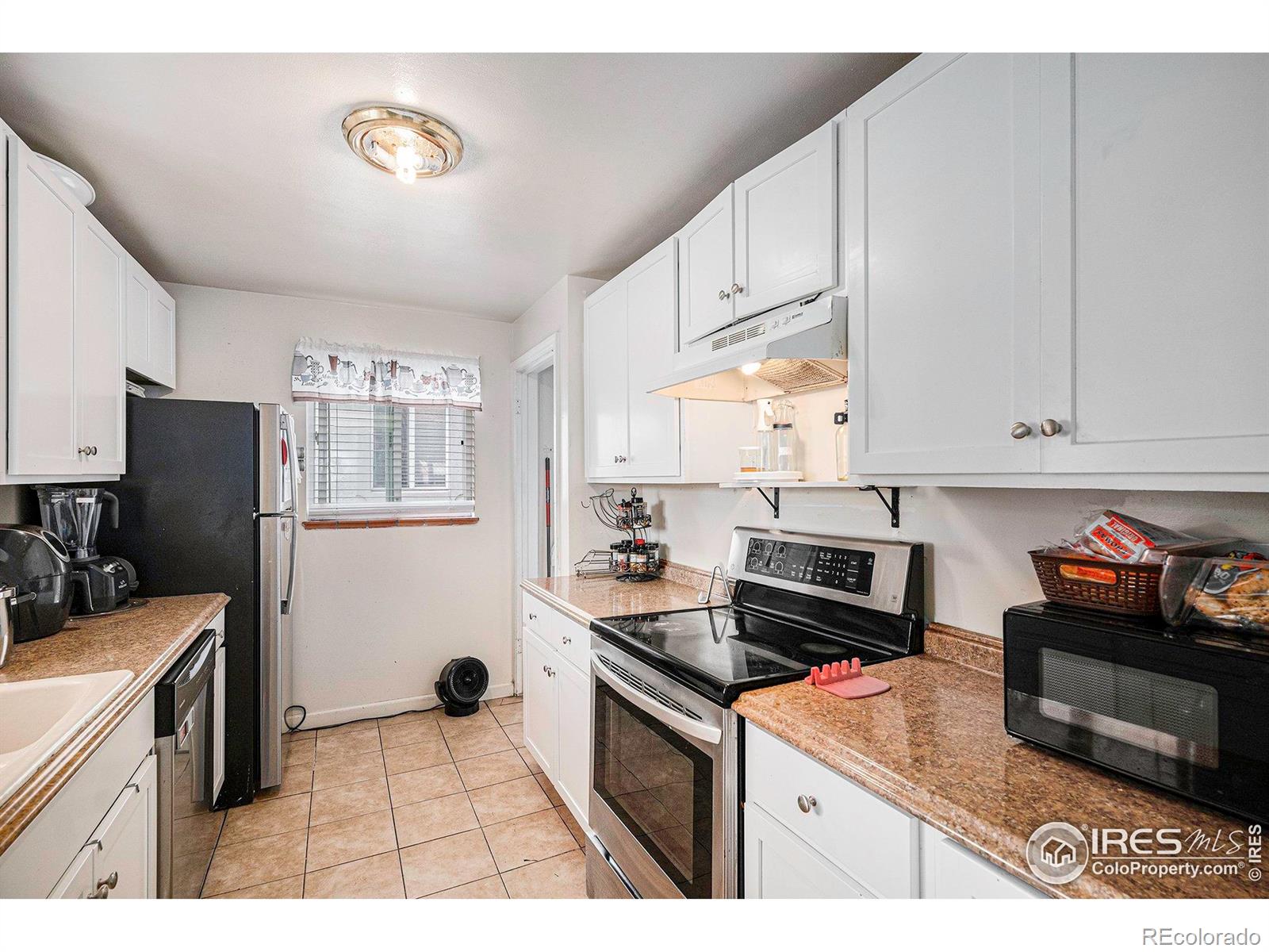 MLS Image #11 for 547 s eliot street,denver, Colorado