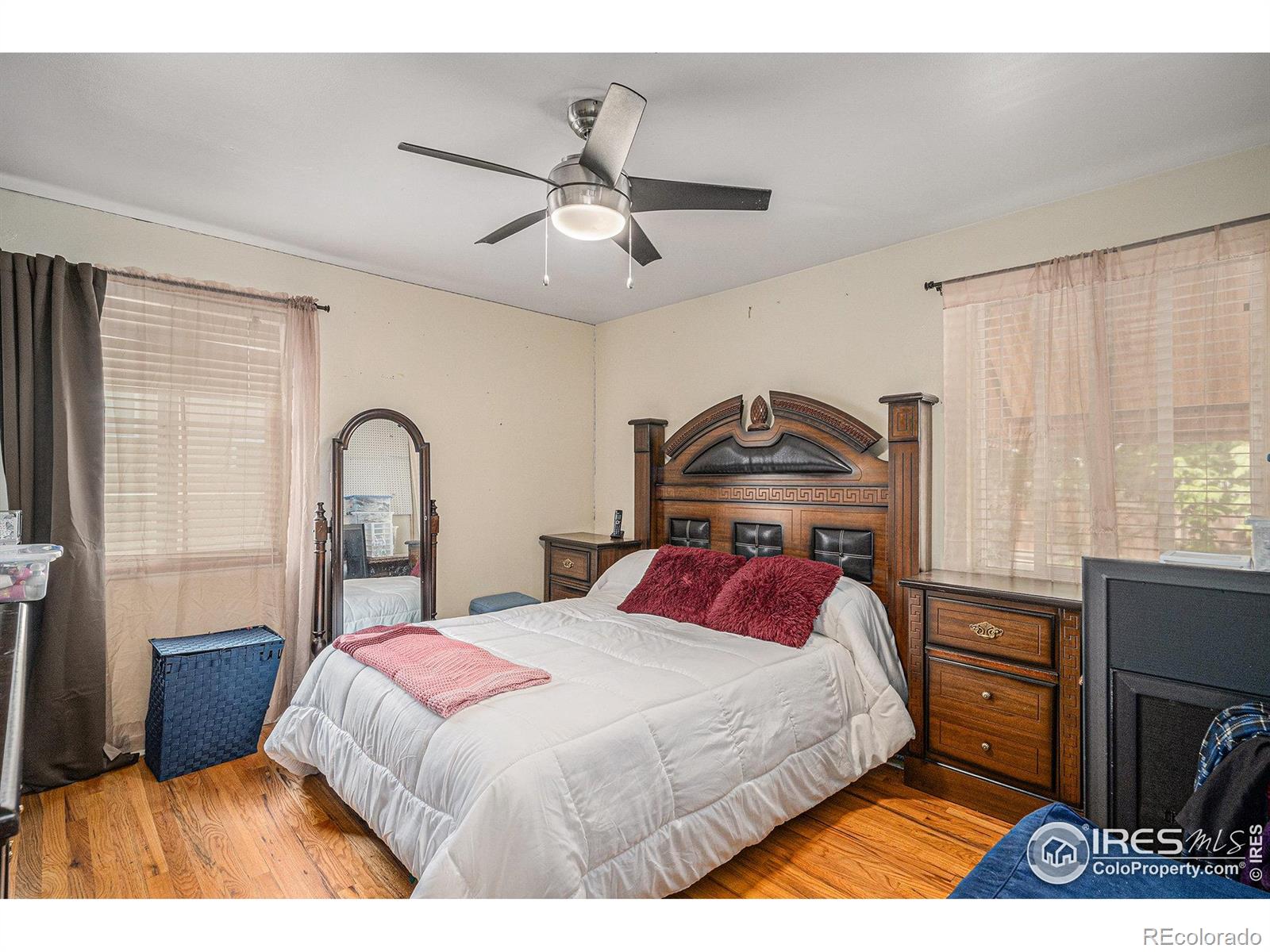 MLS Image #12 for 547 s eliot street,denver, Colorado