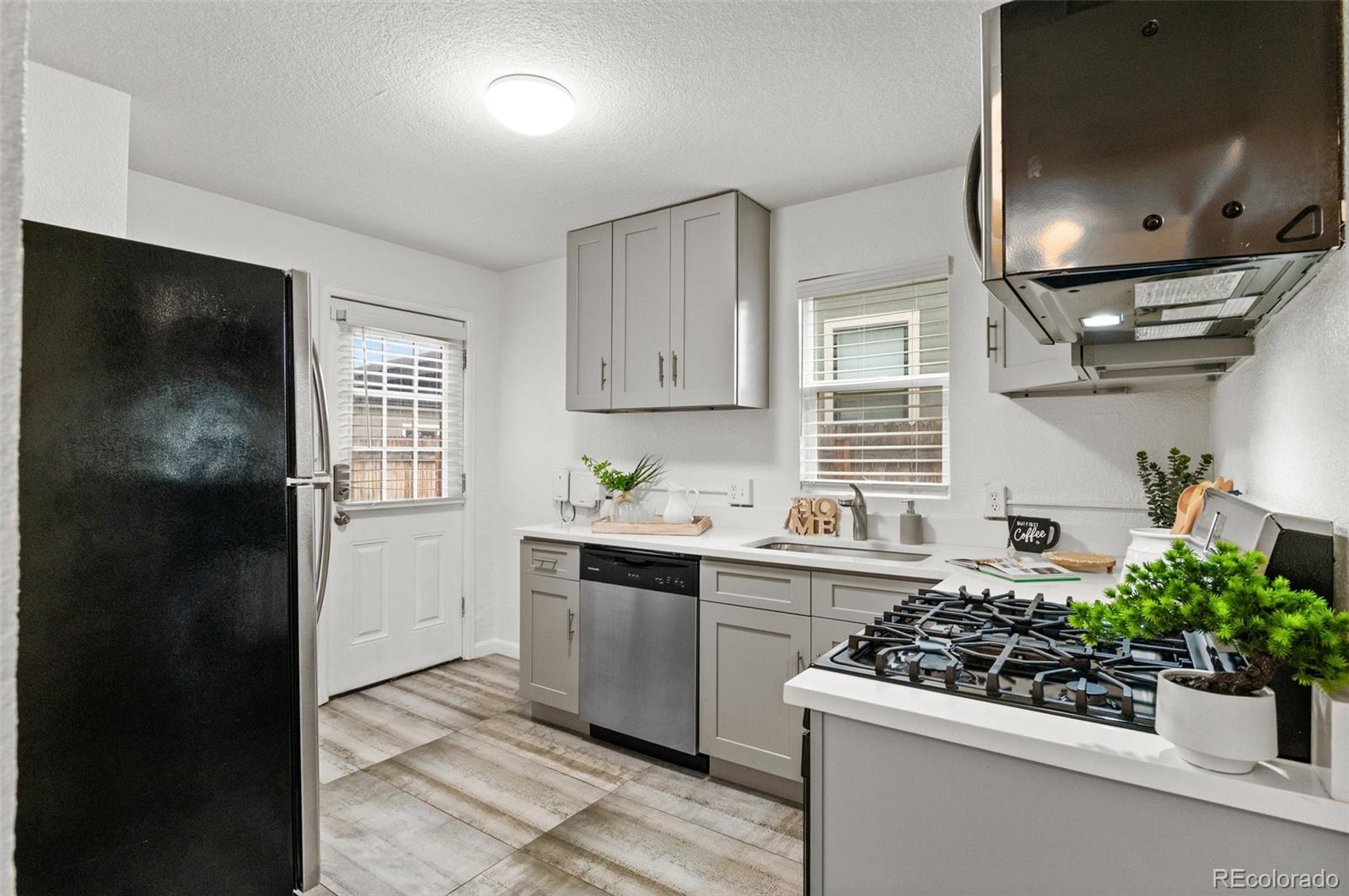 MLS Image #14 for 1414 w nevada place,denver, Colorado