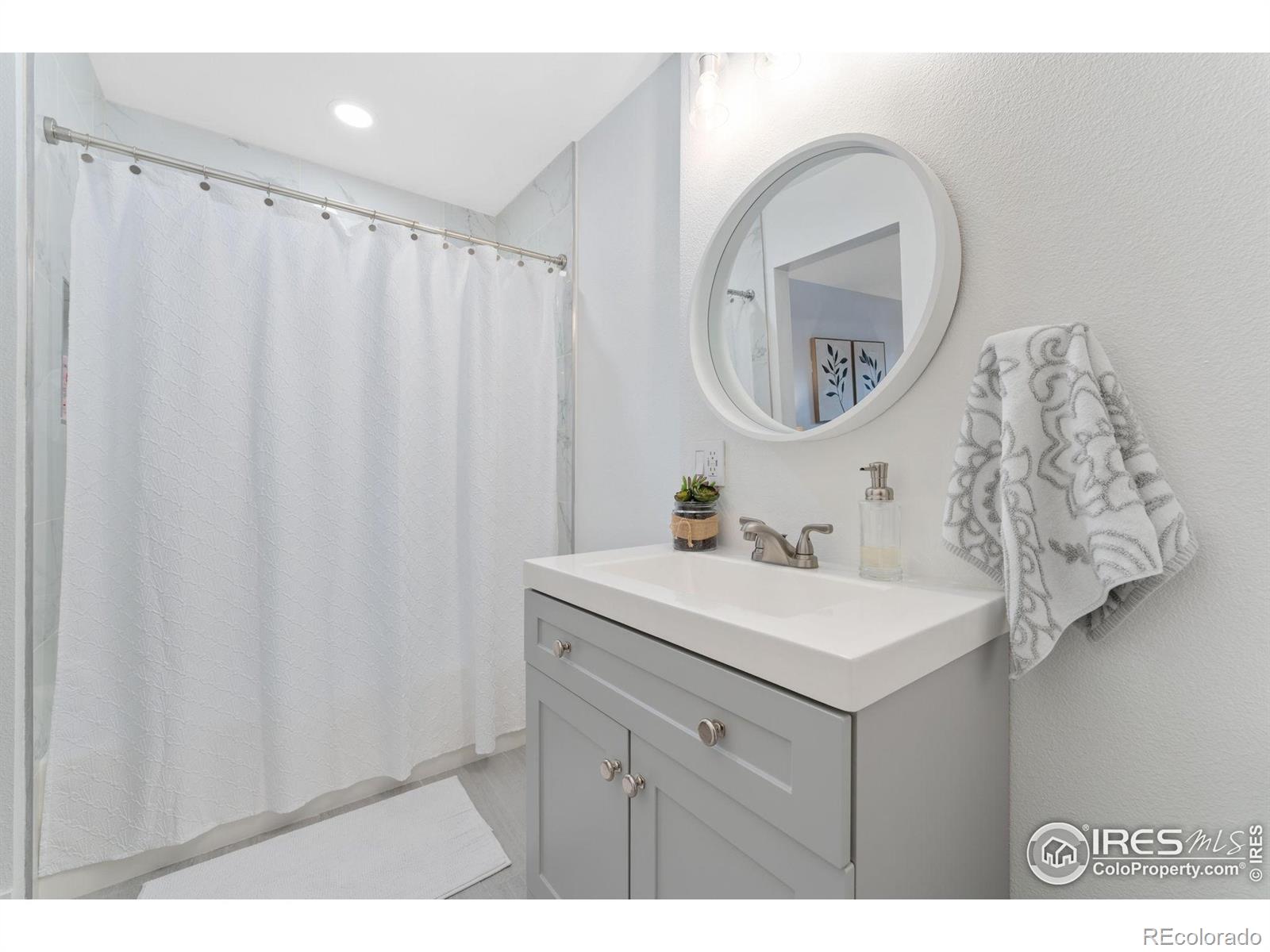 MLS Image #12 for 2835 s monaco parkway,denver, Colorado