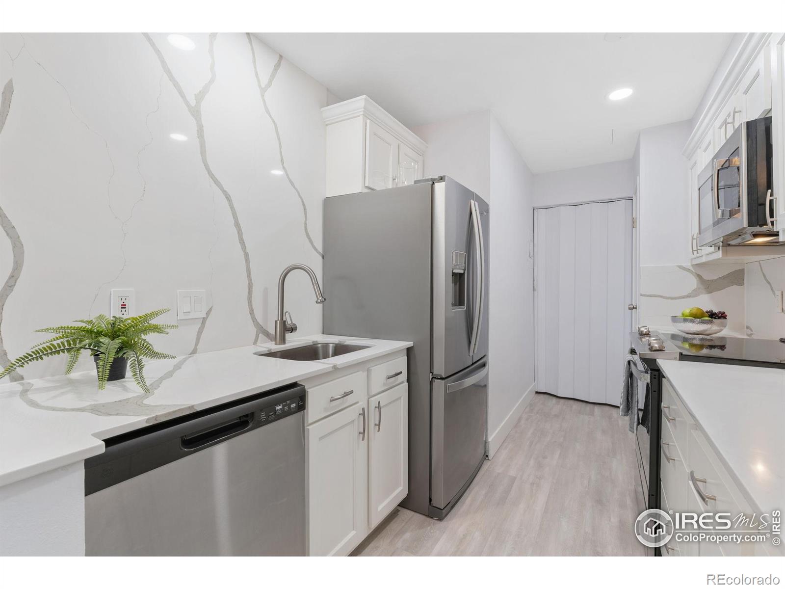 MLS Image #5 for 2835 s monaco parkway,denver, Colorado