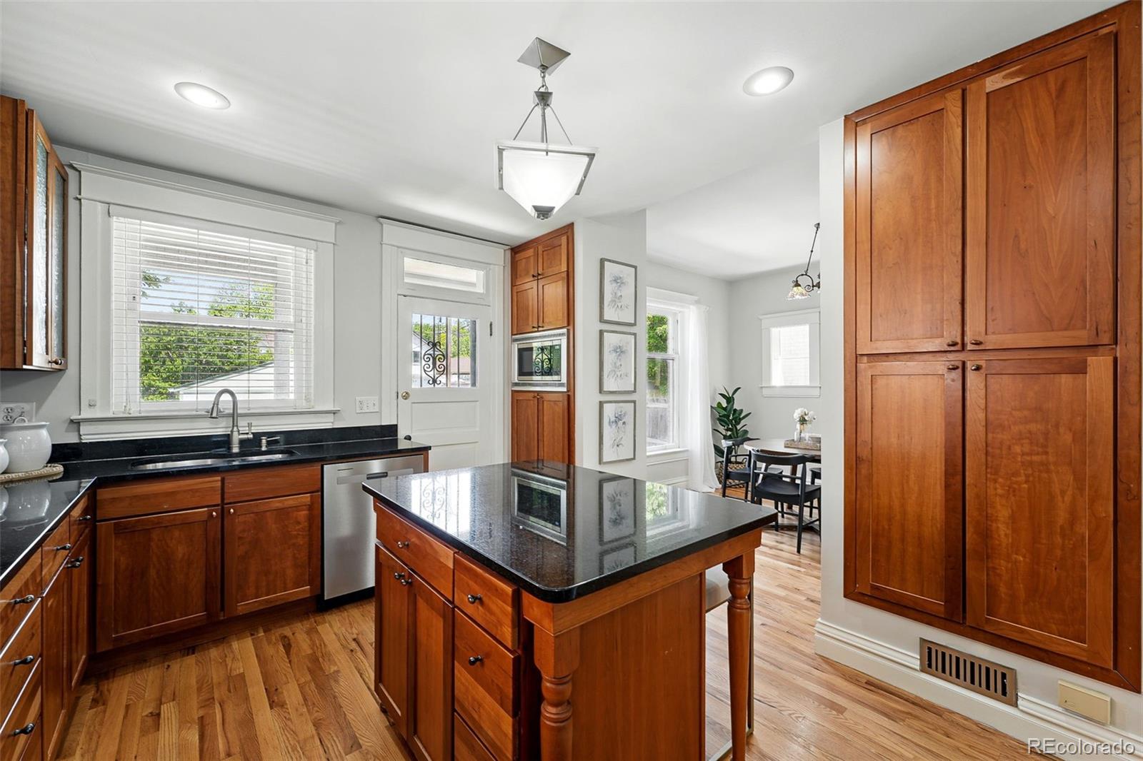 MLS Image #15 for 1582  steele street,denver, Colorado