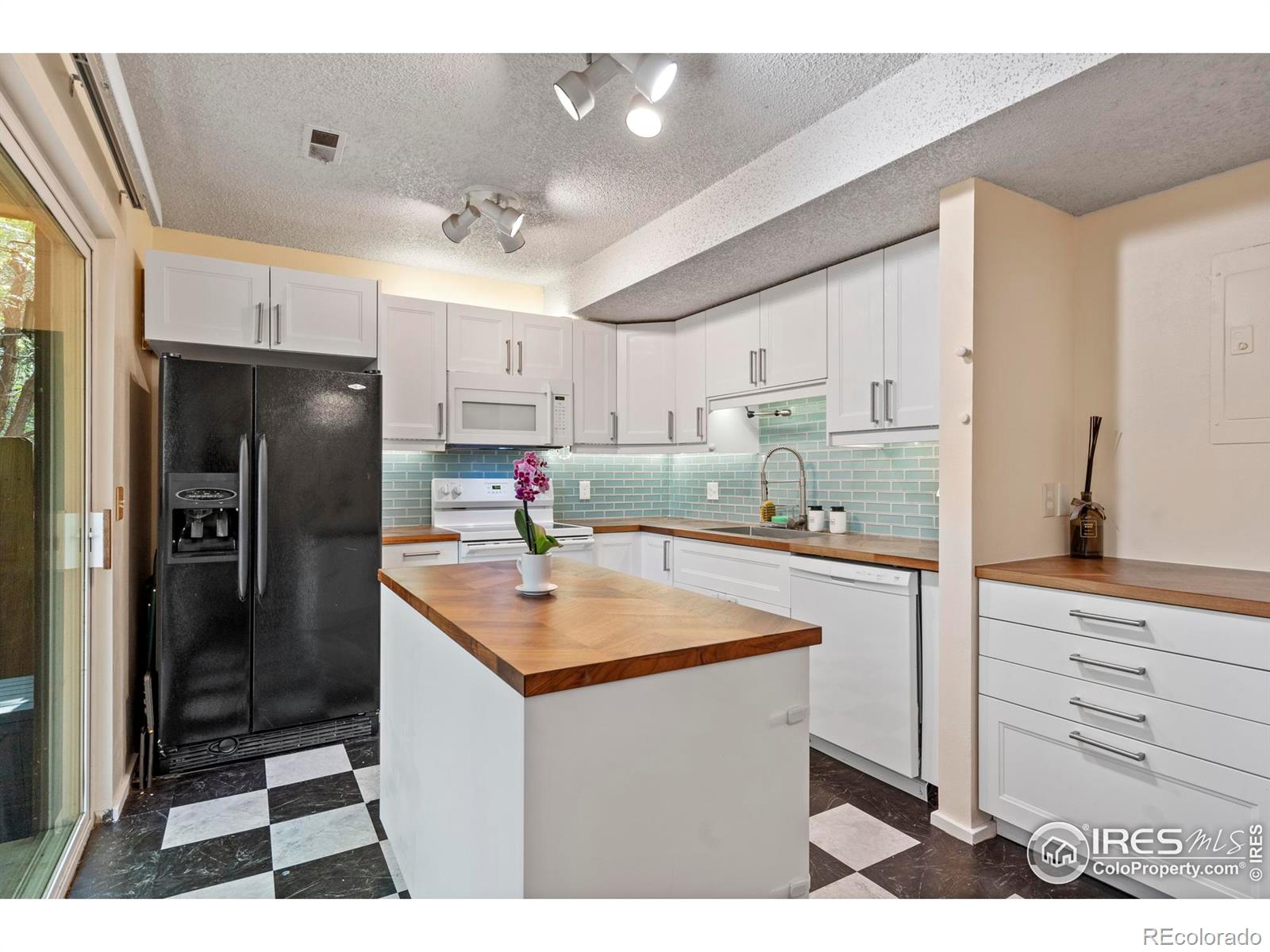 MLS Image #8 for 985 w 10th street,loveland, Colorado