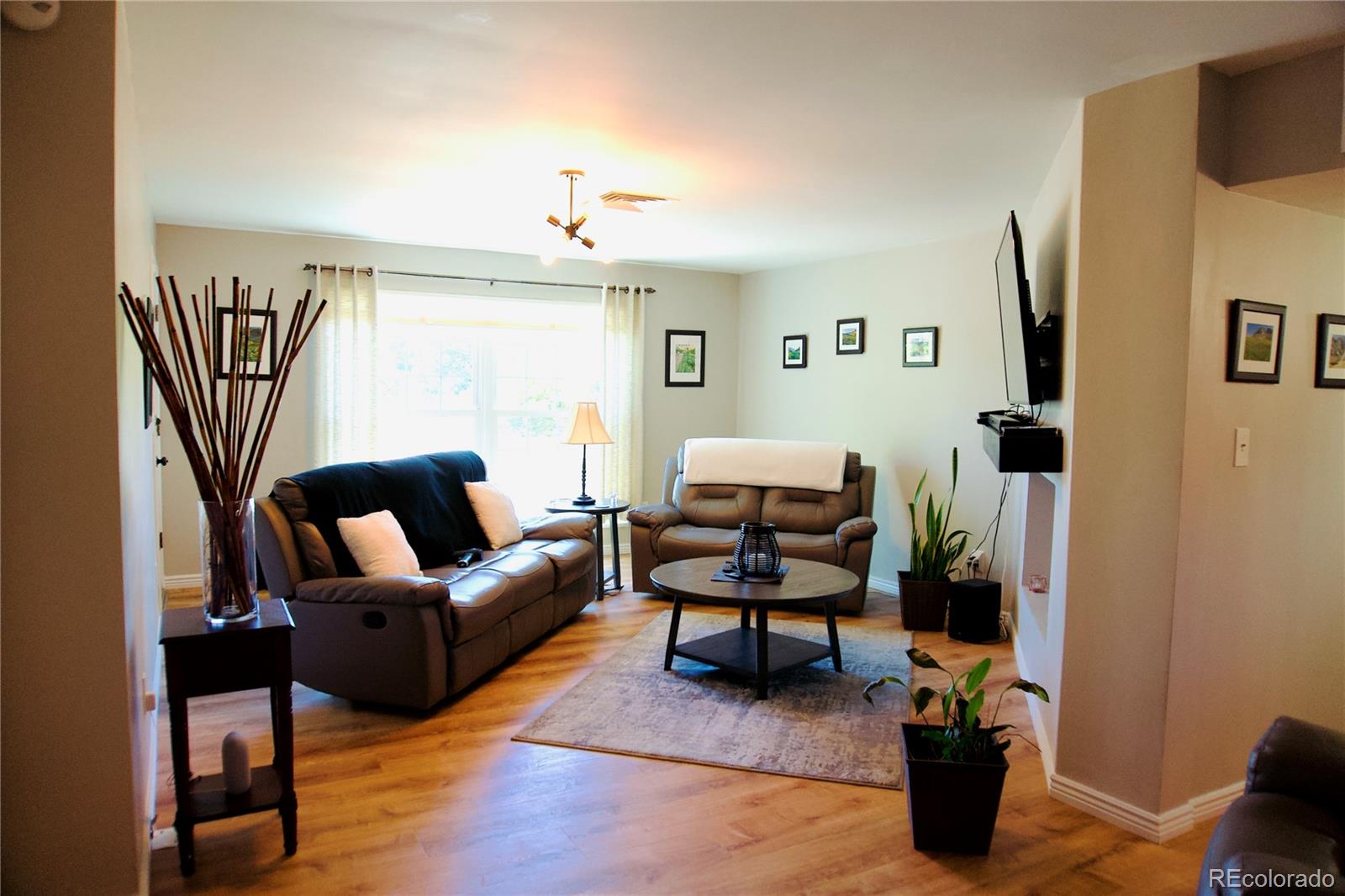 MLS Image #3 for 3825 s monaco parkway,denver, Colorado