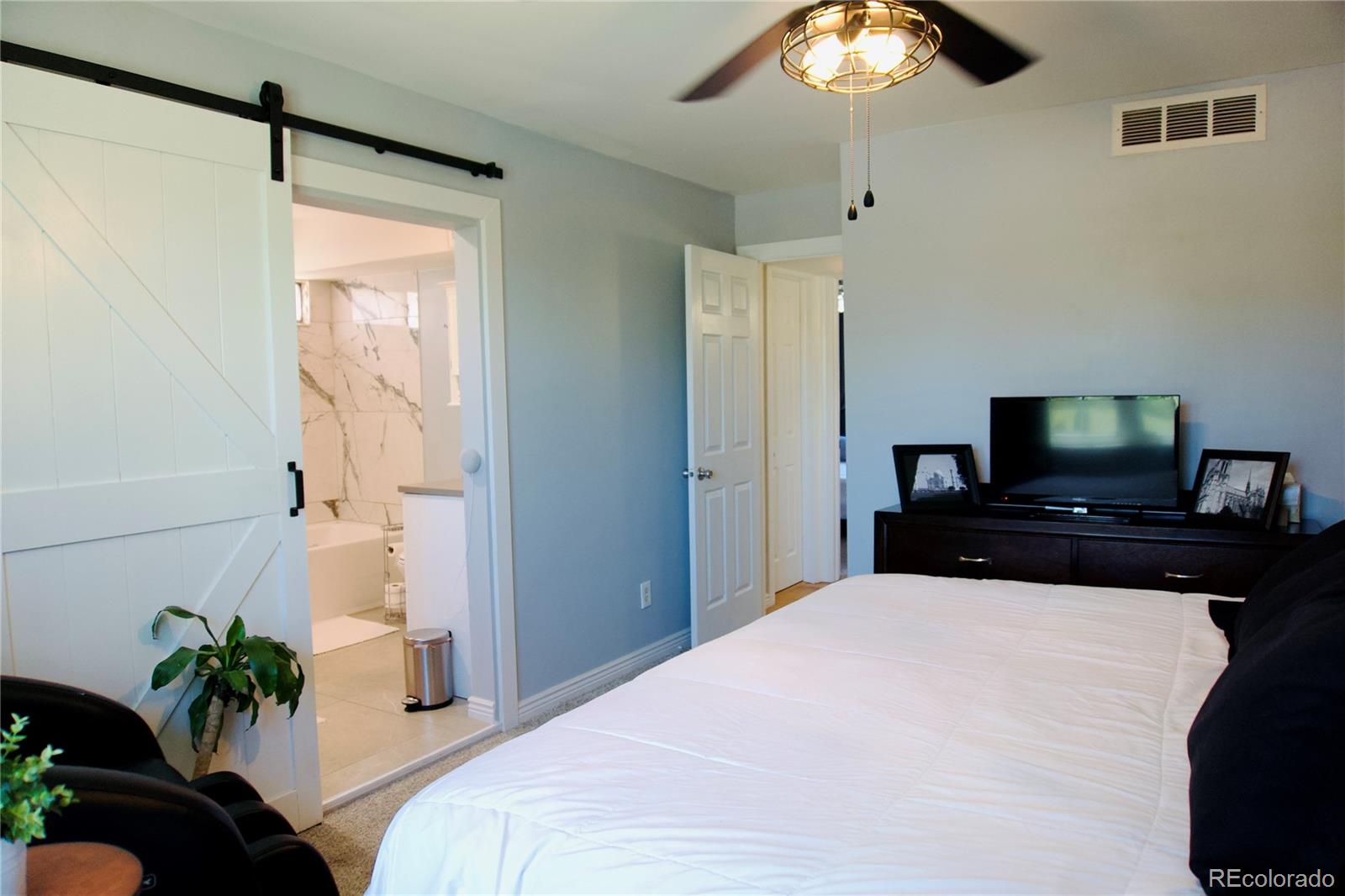 MLS Image #8 for 3825 s monaco parkway,denver, Colorado