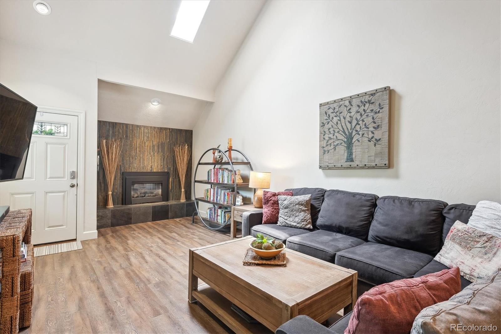 MLS Image #4 for 8170 e phillips circle,centennial, Colorado