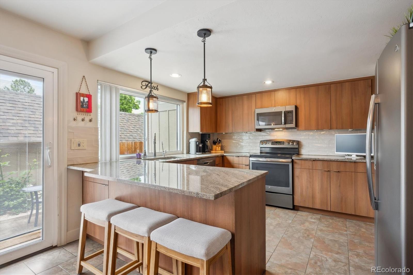 MLS Image #6 for 8170 e phillips circle,centennial, Colorado