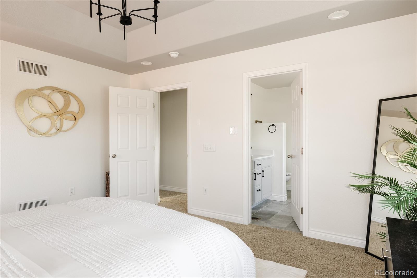 MLS Image #16 for 10069 e 28th avenue,denver, Colorado