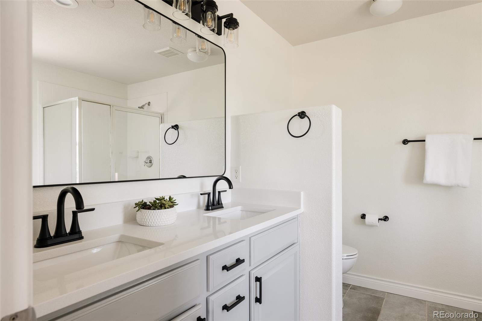 MLS Image #17 for 10069 e 28th avenue,denver, Colorado