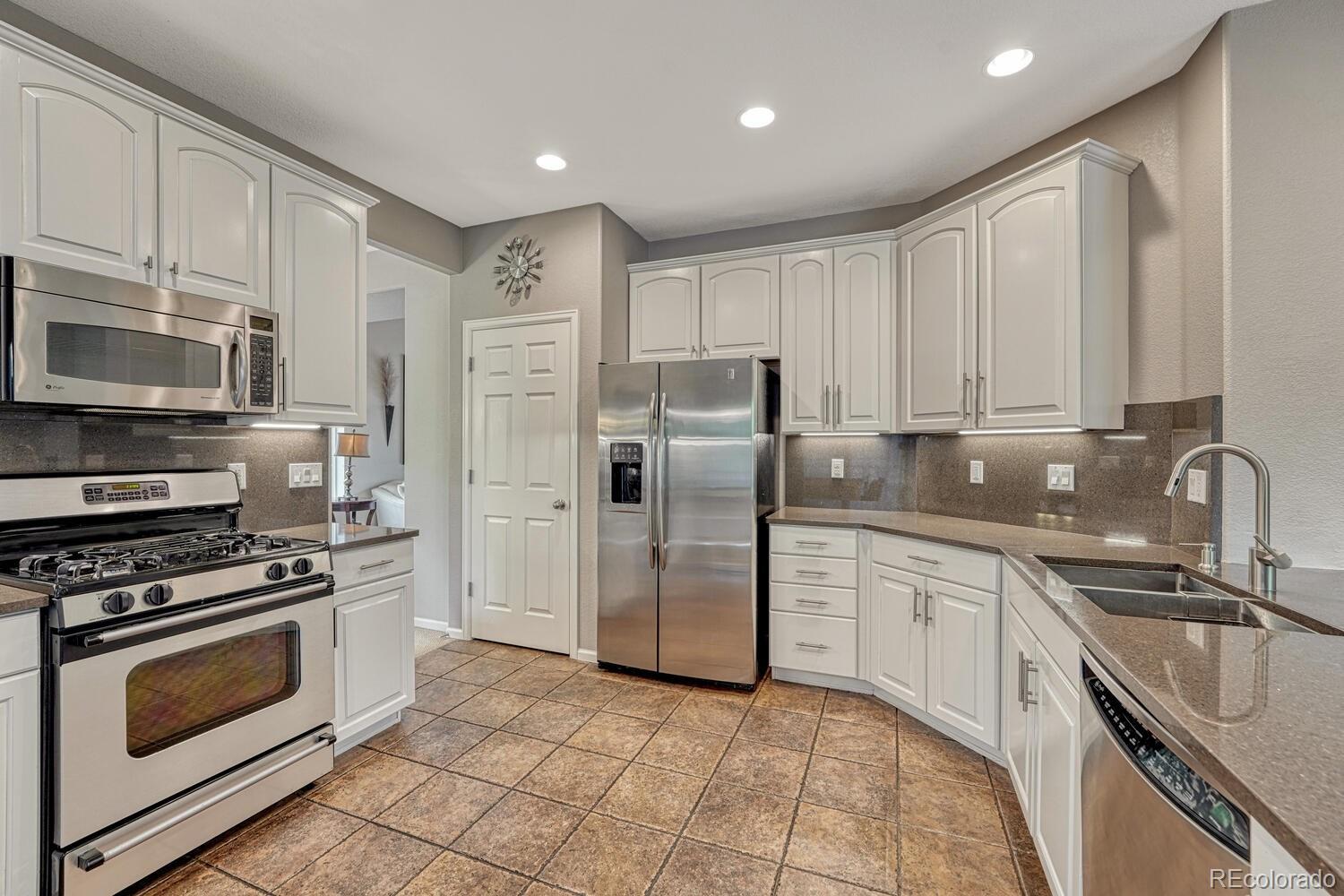 MLS Image #9 for 5625 s buchanan street,aurora, Colorado