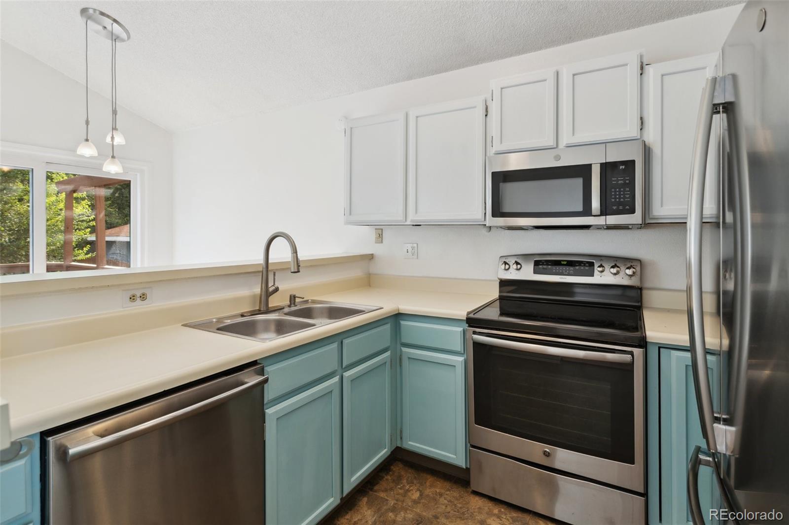 MLS Image #12 for 1035  greenbrier drive,colorado springs, Colorado
