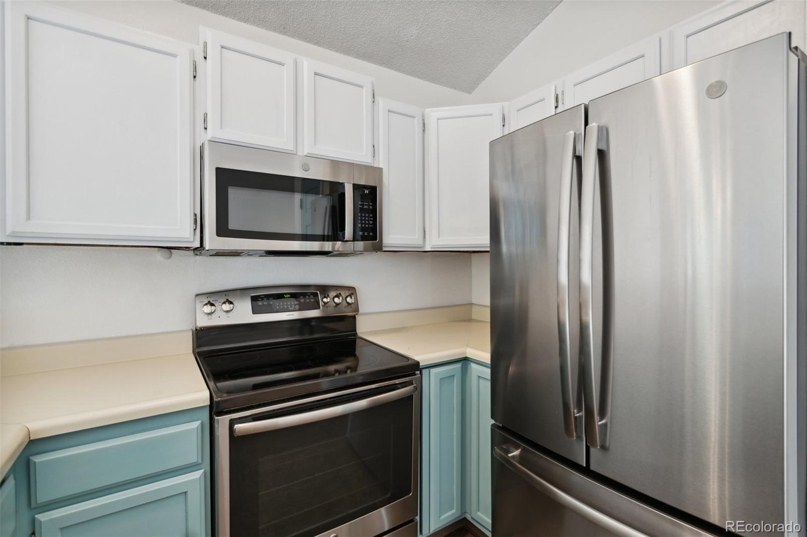 MLS Image #14 for 1035  greenbrier drive,colorado springs, Colorado