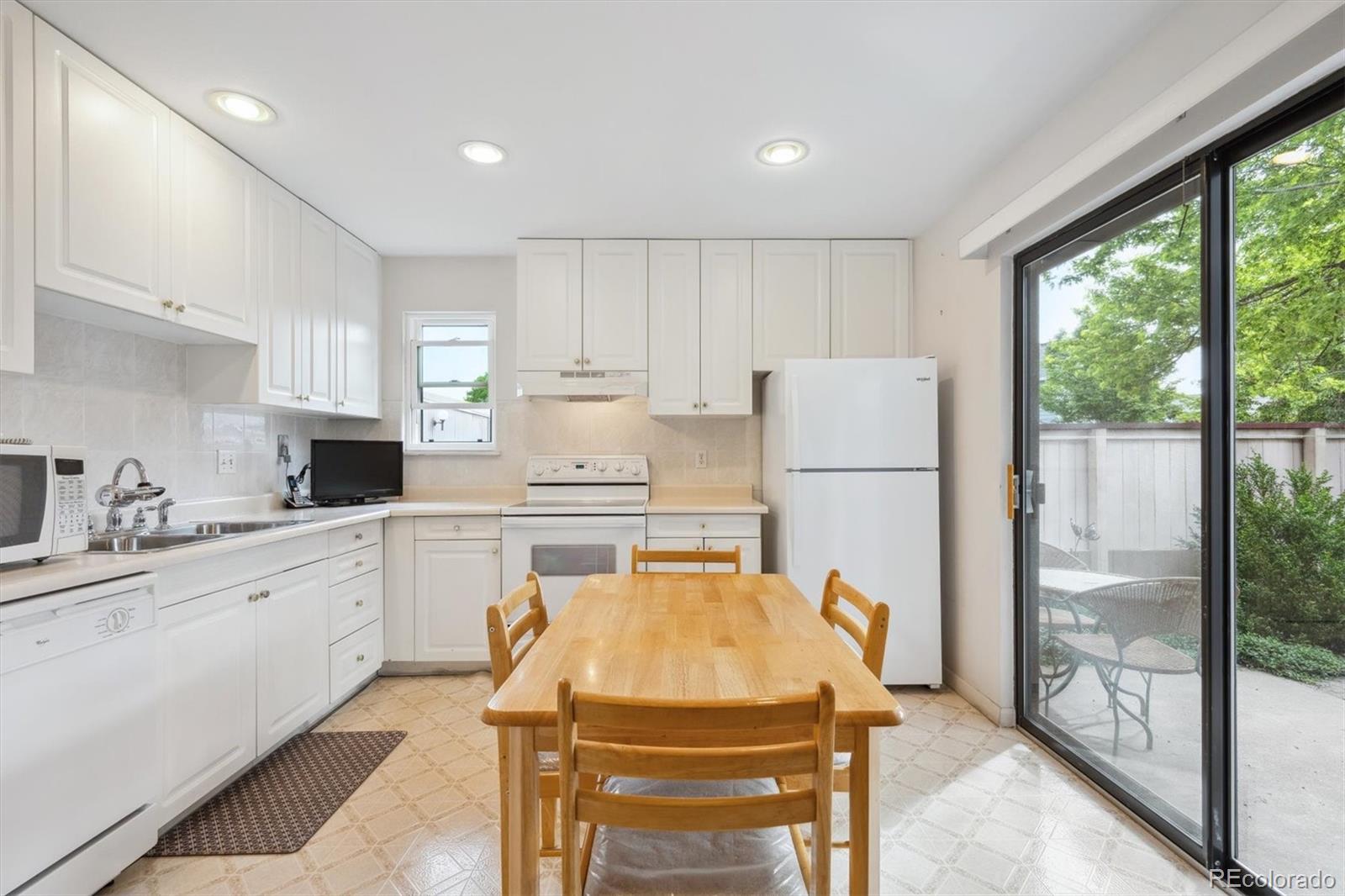 MLS Image #7 for 1254 s yosemite way,denver, Colorado