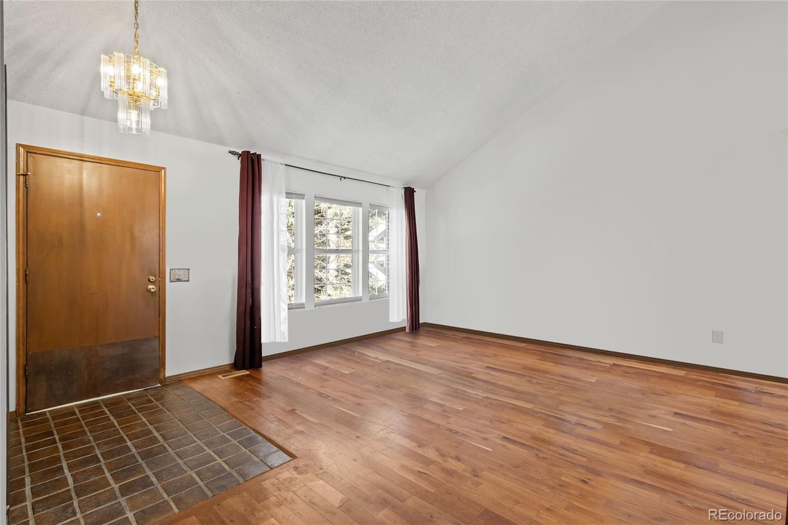 MLS Image #5 for 6327 s emporia circle,englewood, Colorado