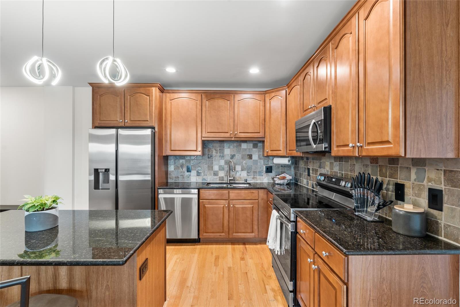 MLS Image #21 for 1950 n logan street,denver, Colorado