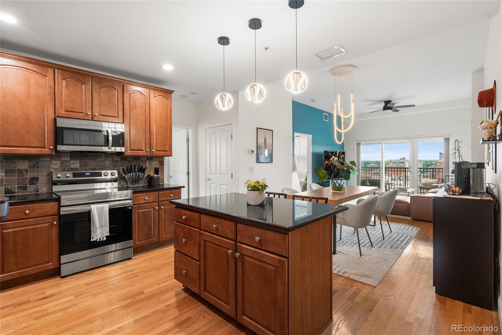 MLS Image #23 for 1950 n logan street,denver, Colorado