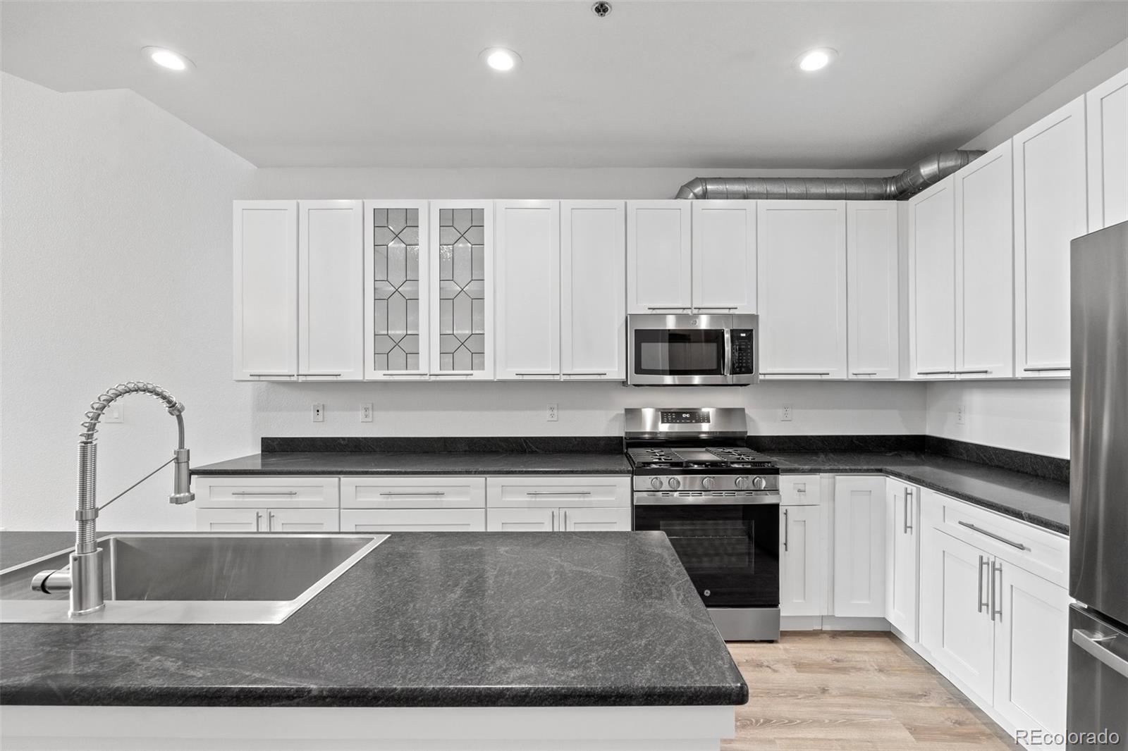 MLS Image #14 for 7700 e 29th avenue,denver, Colorado