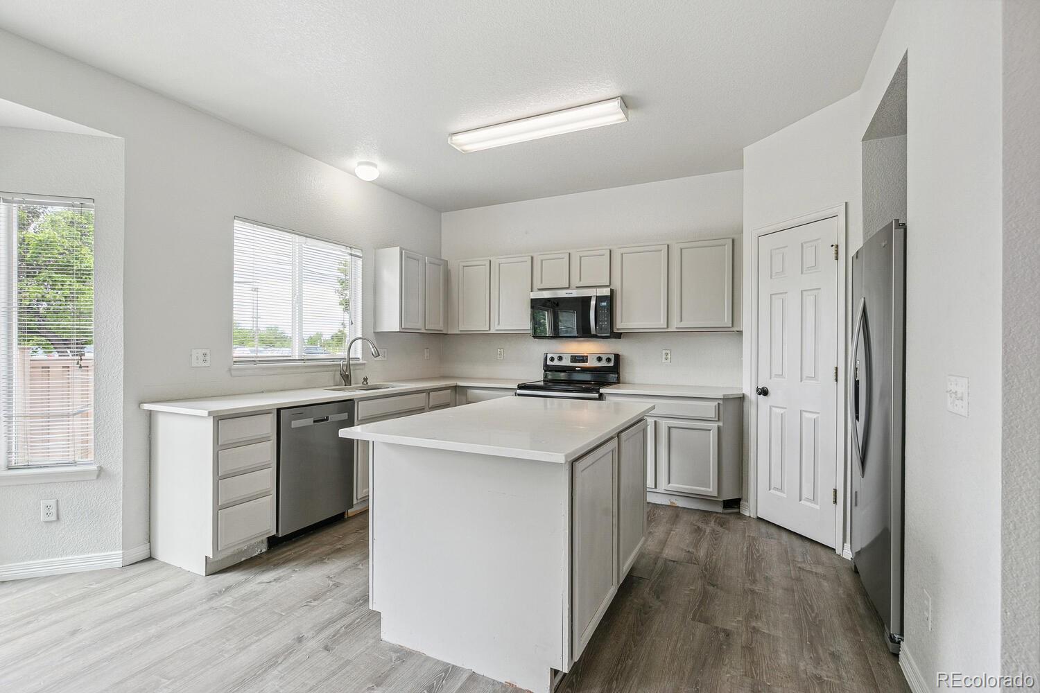 MLS Image #14 for 15762  olmsted place,denver, Colorado
