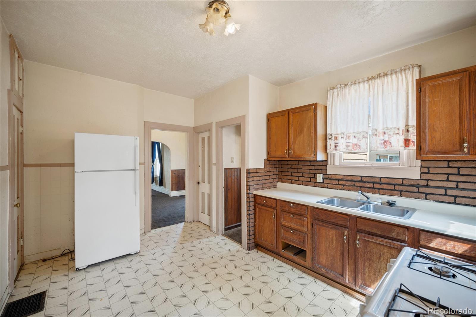 MLS Image #10 for 117 s limit street,colorado springs, Colorado