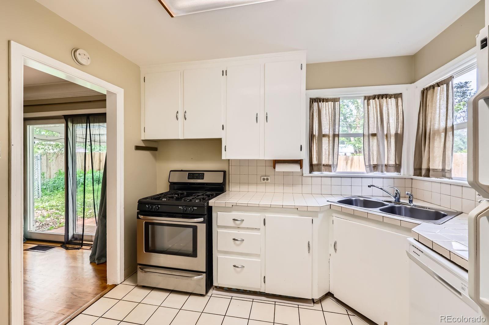 MLS Image #10 for 2565 s gaylord street,denver, Colorado