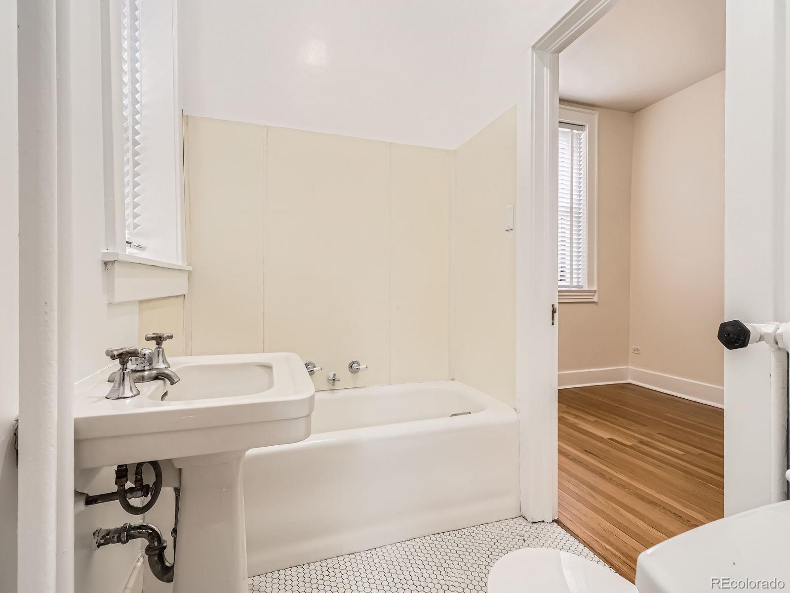 MLS Image #10 for 1453  vine street,denver, Colorado