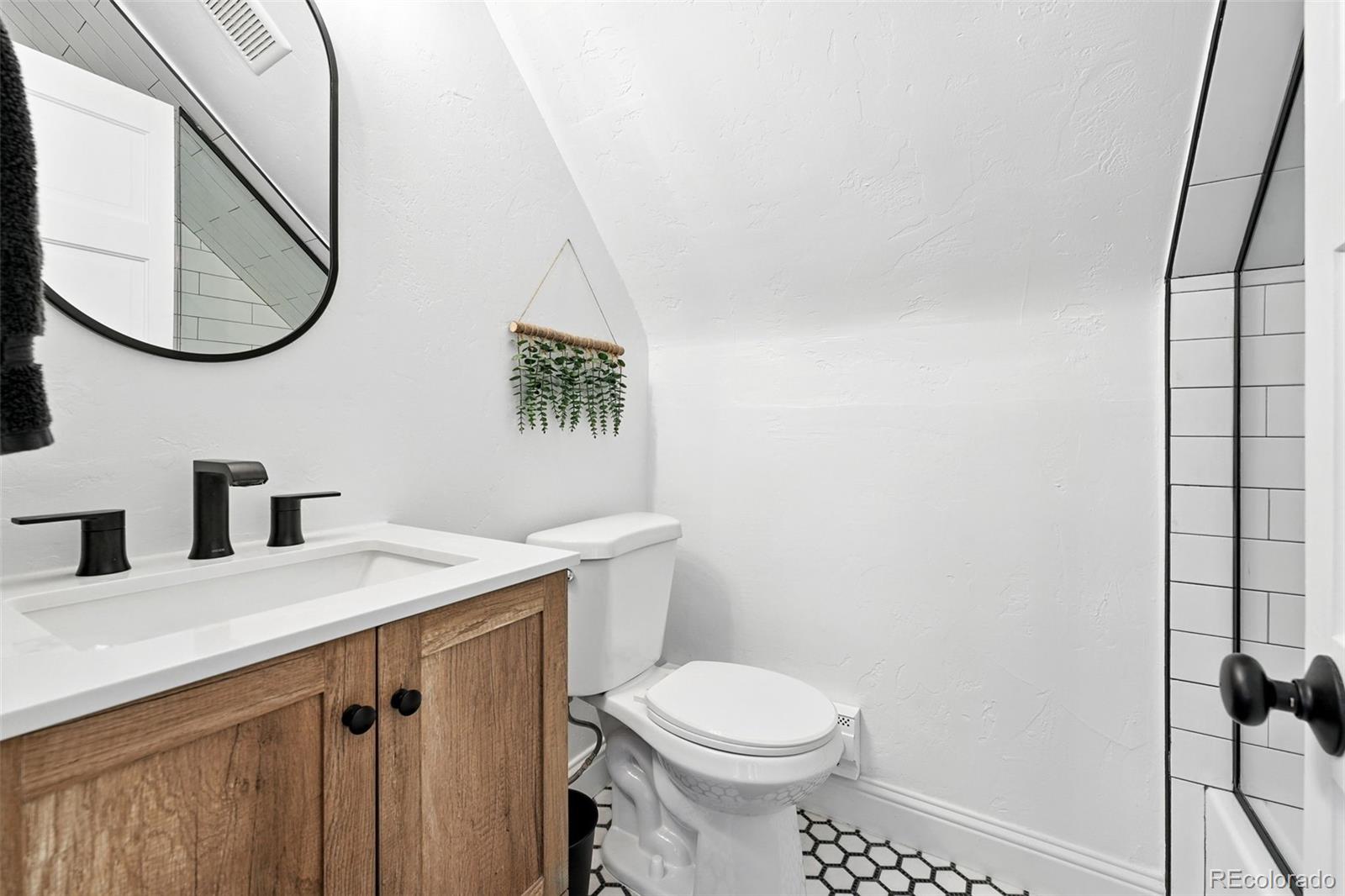 MLS Image #26 for 3008 n york street,denver, Colorado